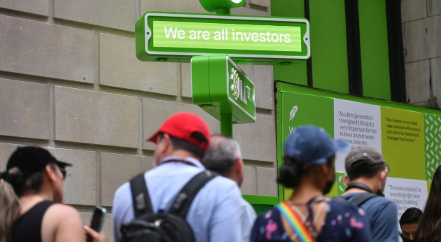 Chứng khoán thế giới bị bán tháo, nhiều nhà đầu tư F0 rời thị trường: Đối với hàng triệu nhà đầu tư mới, cú rơi của thị trường chứng khoán năm 2022 là bước ngoặt lớn, đặt dấu chấm hết cho thời kỳ kiếm tiền dễ dàng từ cổ phiếu và tiền mã hóa. (Nguồn: Zingnews)