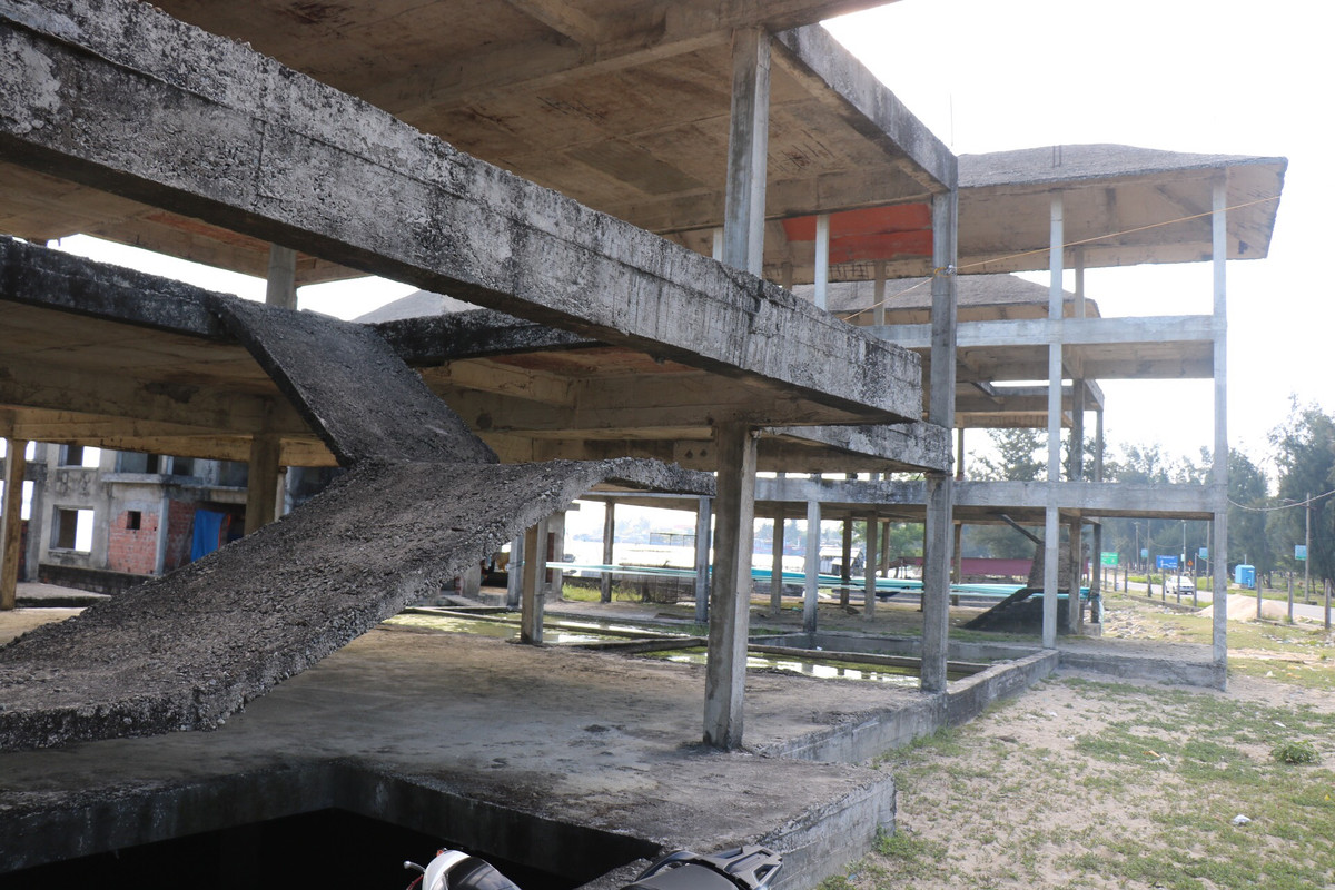 Dự án đã được nhà đầu tư thực hiện một phần hạ tầng kỹ thuật ven phá, đường giao thông ven biển và triển khai 10 công trình mẫu đang dở dang, chưa hoàn thiện.