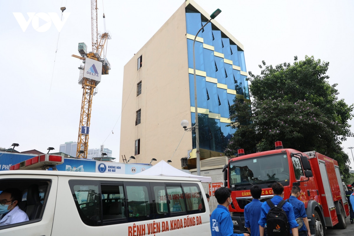 Phá dỡ công trình vi phạm trật tự xây dựng tại 84 đường Láng, Hà Nội - Hình 9 Pha do cong trinh vi pham trat tu xay dung tai 84 duong Lang, Ha Noi-Hinh-9