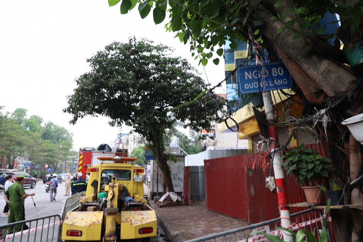 Phá dỡ công trình vi phạm trật tự xây dựng tại 84 đường Láng, Hà Nội Pha do cong trinh vi pham trat tu xay dung tai 84 duong Lang, Ha Noi