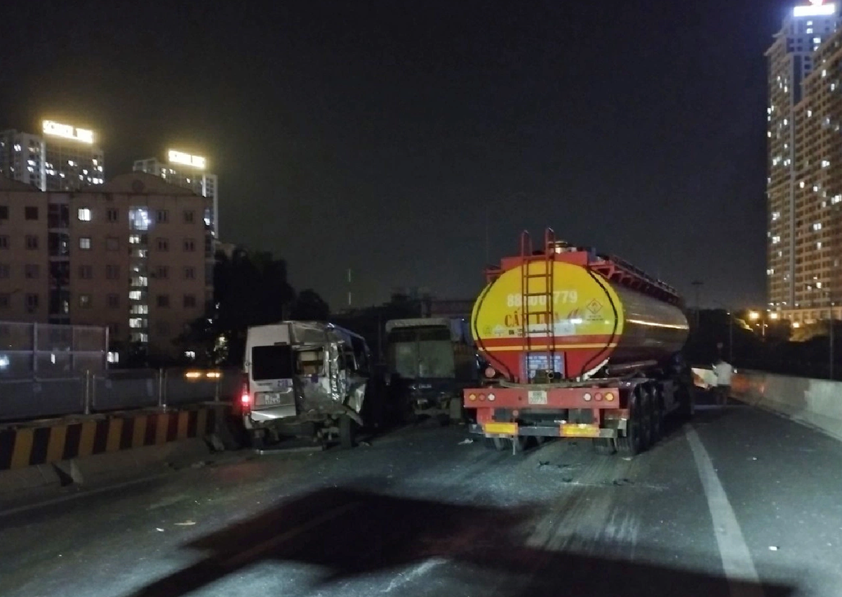 Tin sang 4/5: Xang du kien tang; Gia sach giao khoa moi cao dot bien-Hinh-5