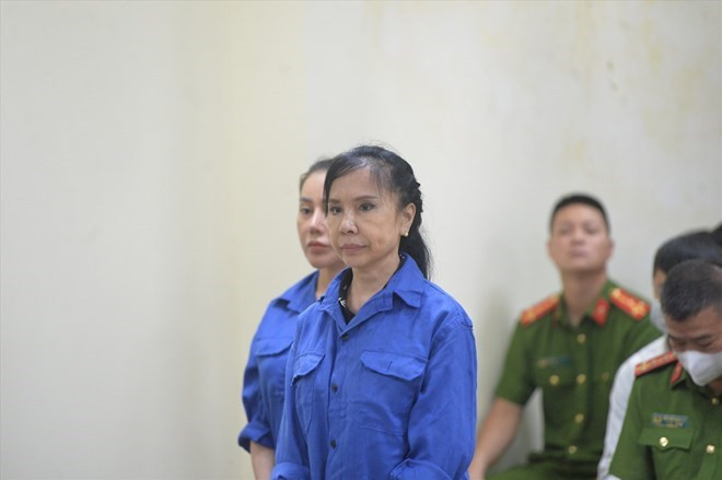 Tại Cơ quan điều tra, “bà trùm” không thừa nhận đã bán các chất ma túy cho Hồng. Nhưng căn cứ lời khai của Hồng, nội dung tin nhắn trao đổi, thỏa thuận mua bán, hình ảnh chất ma túy, việc thanh toán tiền, cơ quan công an xác định, Dung “Thà” và Hồng đã mua bán trái phép 3,75g ketamin. 