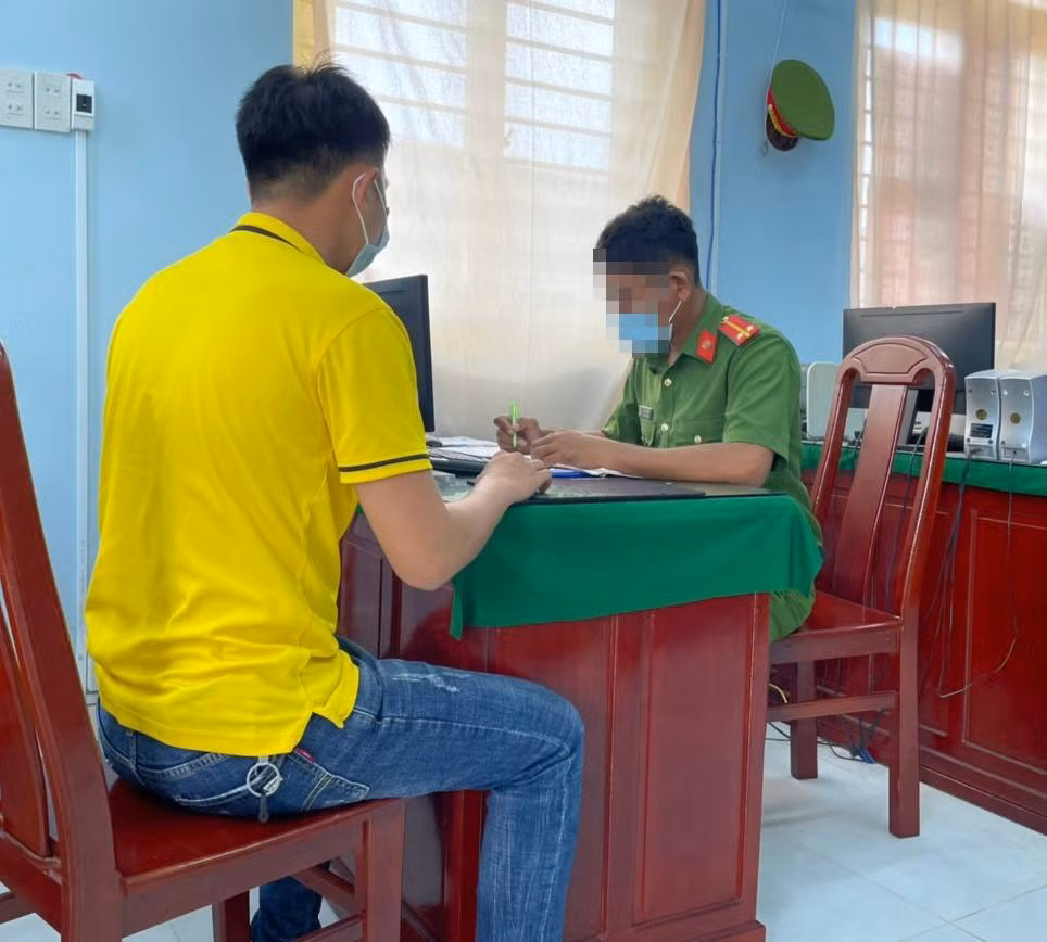 Theo hồ sơ và tư liệu vụ án, ngày 5/12/2023, Công an thị xã Sa Pa, tỉnh Lào Cai nhận được tin báo của anh Hạng A G. về việc phát hiện mẹ đẻ là bà Cư Thị D. (54 tuổi, ở xã Ngũ Chỉ Sơn, thị xã Sa Pa) chết trên đồi thuộc khu vực tổ 2, phường Ô Quý Hồ. (Ảnh minh họa, nguồn internet) 