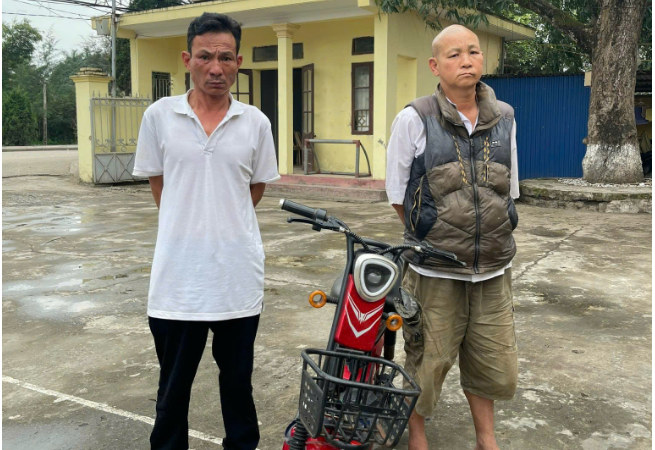 Bat 2 doi tuong trom xe cua nguoi phu nu dang di lam ruong