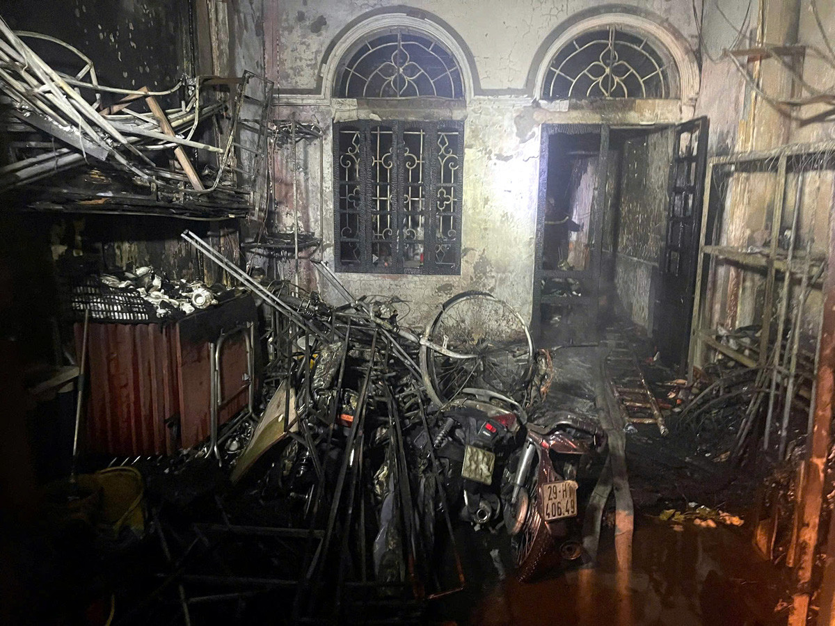 Hà Nội: Cháy nhà lúc nửa đêm, ông lão 78 tuổi tử vong Ha Noi: Chay nha luc nua dem, ong lao 78 tuoi tu vong