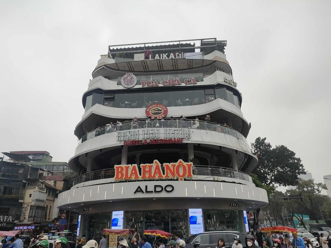 Rào chắn, hạn chế phương tiện qua khu vực tòa nhà Hàm cá mập Rao chan, han che phuong tien qua khu vuc toa nha Ham ca map