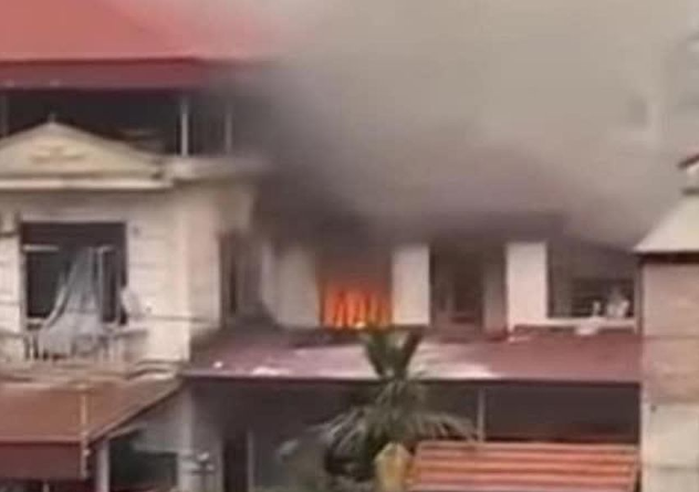 Ha Noi: Sau tieng no lon trong ngoi nha, nam thanh nien tu vong