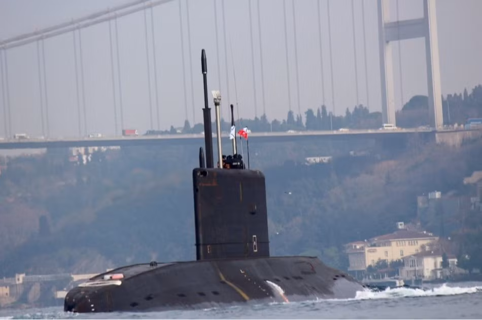 Theo đó, hôm 13/12, tàu ngầm Kilo Nga mang tên B-237 Rostov-on-Don đã vượt qua eo biển Bosphorus của Thổ Nhĩ Kỳ để trở về Biển Đen, trở về căn cứ quân sự Sevastopol.