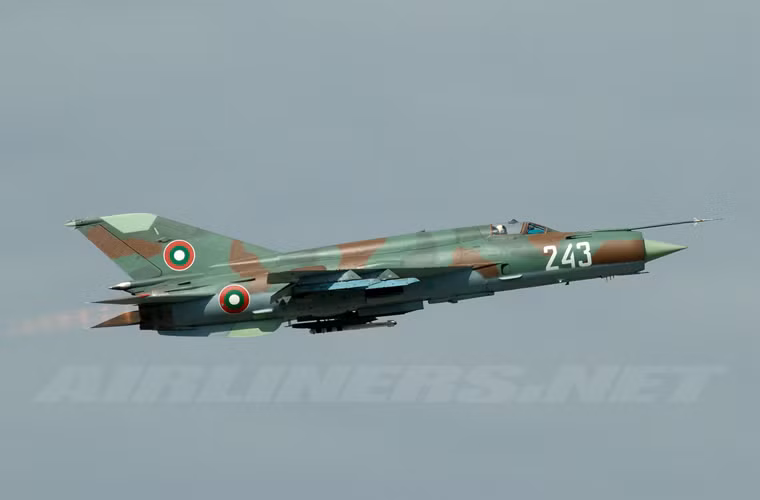 MiG-21bis có thể đạt tốc độ tối đa 2.237km/h.