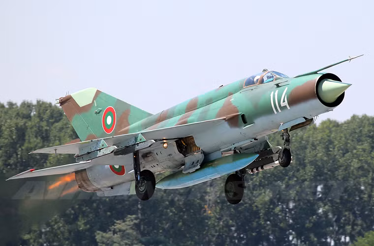 Hiện Không quân Bulgaria còn khoảng 6 chiếc MiG-21bis còn phục vụ…