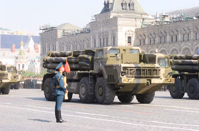 Số trực chiến của tổ hợp pháo phản lực phóng loạt mạnh mẽ nhất BM-30 Smerch được cho là chỉ khoảng 30 khẩu, còn lại hơn 100 khẩu niêm cất.