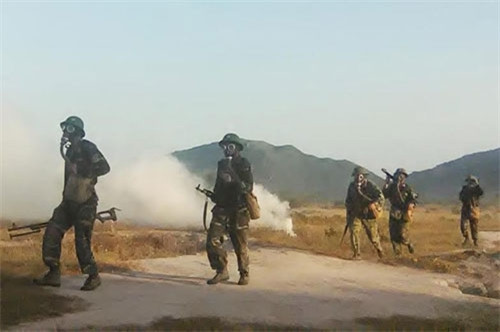 Cơ động xử trí tình huống có chất độc hóa học.