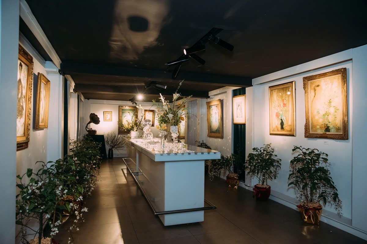  Phòng tranh đắt giá của gia đình nữ diễn viên.