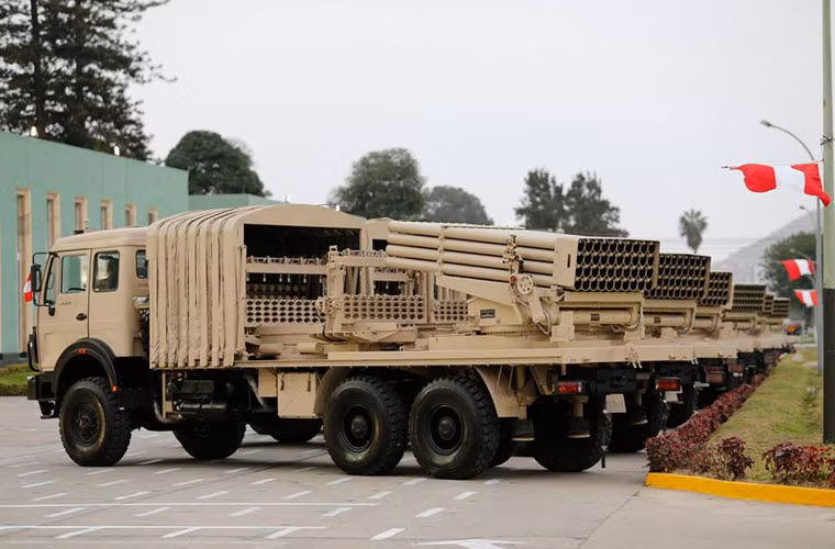 Type 90B là biến thể của dòng pháo phản lực Type 90 122mm do Công ty Công nghiệp phương Bắc (NORINCO) phát triển vào đầu những năm 2000. Cơ cấu một tiểu đoàn Type 90B theo mô hình Trung Quốc gồm: một xe chỉ huy tiểu đoàn pháo; 3 xe trinh sát bọc thép; một xe radar khí tượng; một xe bảo trì cơ khí; một xe bảo dưỡng điện tử và ba khẩu đội chiến đấu. Trong mỗi khẩu đội gồm một xe chỉ huy khẩu đội, 6 xe chiến đấu (mang bệ phóng) và 6 xe nạp đạn.