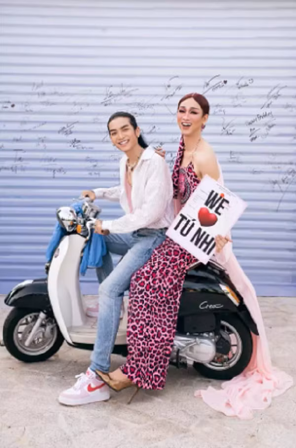 Vat dac biet cua Dieu Nhi bi khach moi lang quen trong dam cuoi-Hinh-9