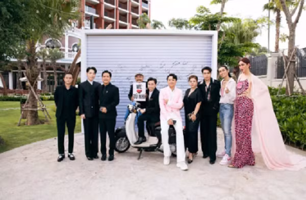 Vat dac biet cua Dieu Nhi bi khach moi lang quen trong dam cuoi-Hinh-14