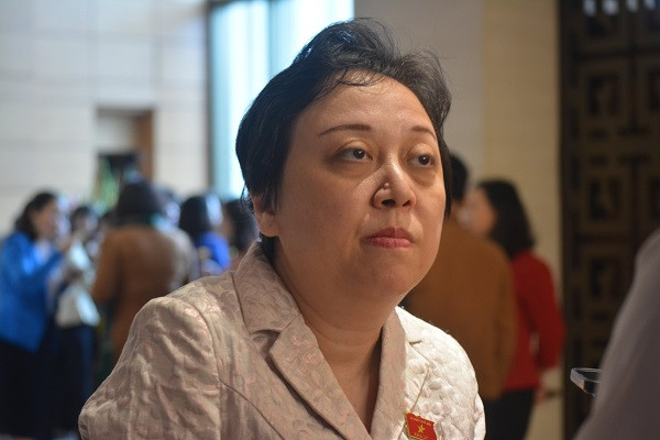 Bac si hoc 6-10 nam ra truong luong khong bang nhan vien ban hang