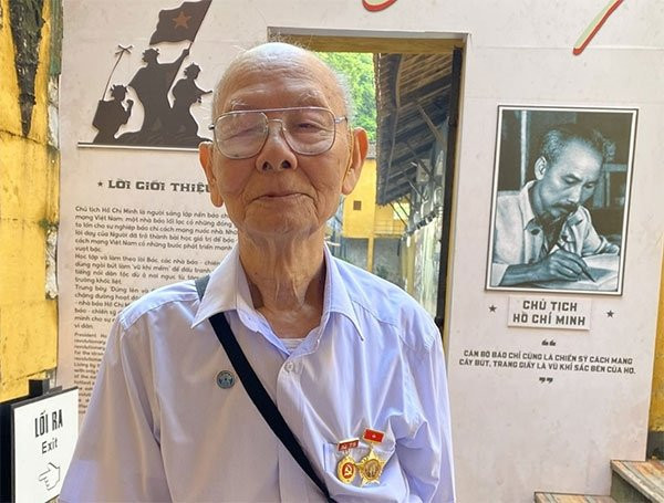 Ngay Giai phong Thu do xuc dong trong ky uc nhung cuu tu chinh tri-Hinh-3