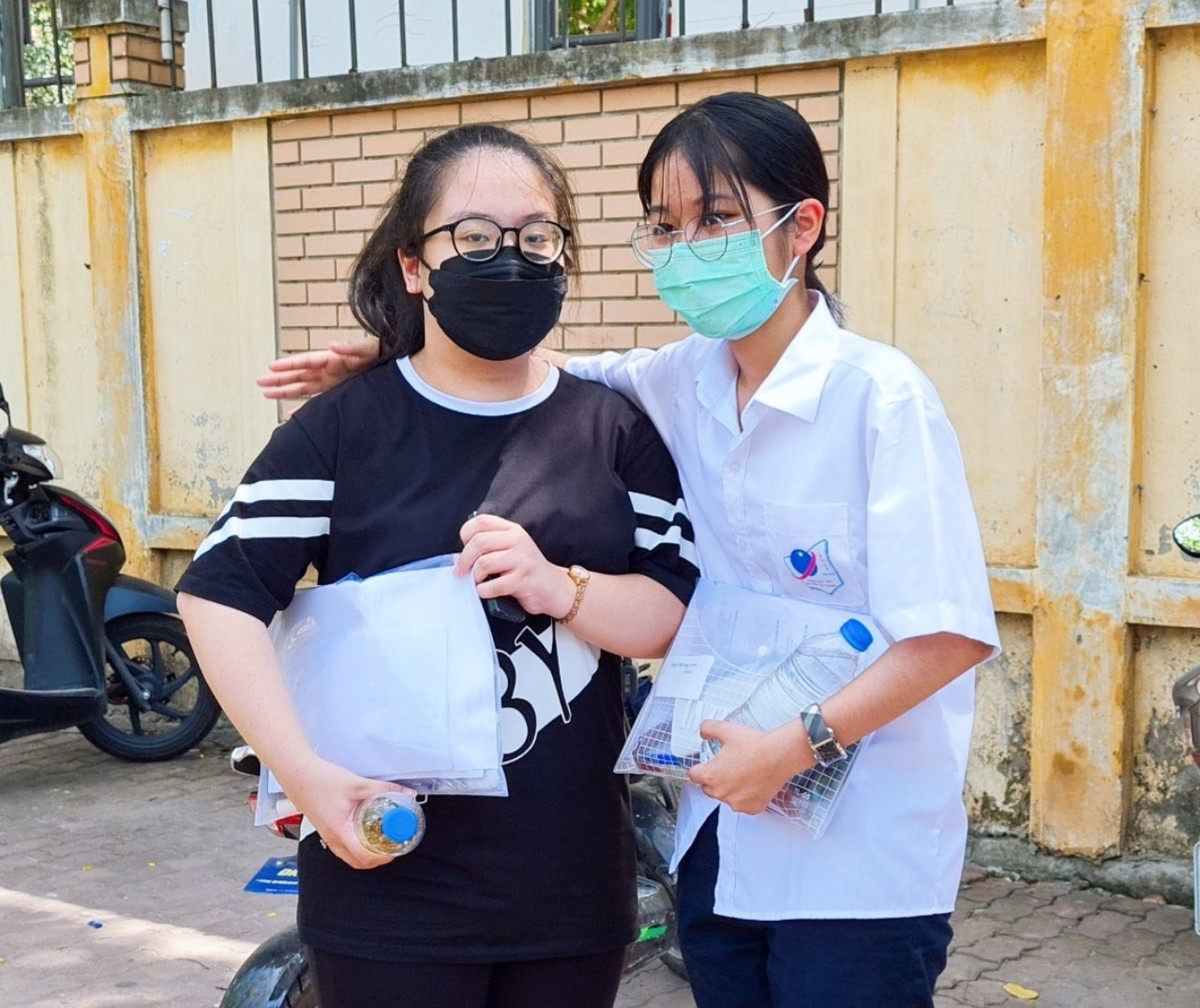 Goi y chi tiet dap an mon Toan vao lop 10 Ha Noi-Hinh-8