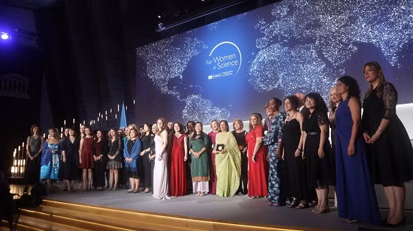 PGS.TS Ho Thi Thanh Van duoc vinh danh Nha khoa hoc tre tai nang TG 2022-Hinh-3