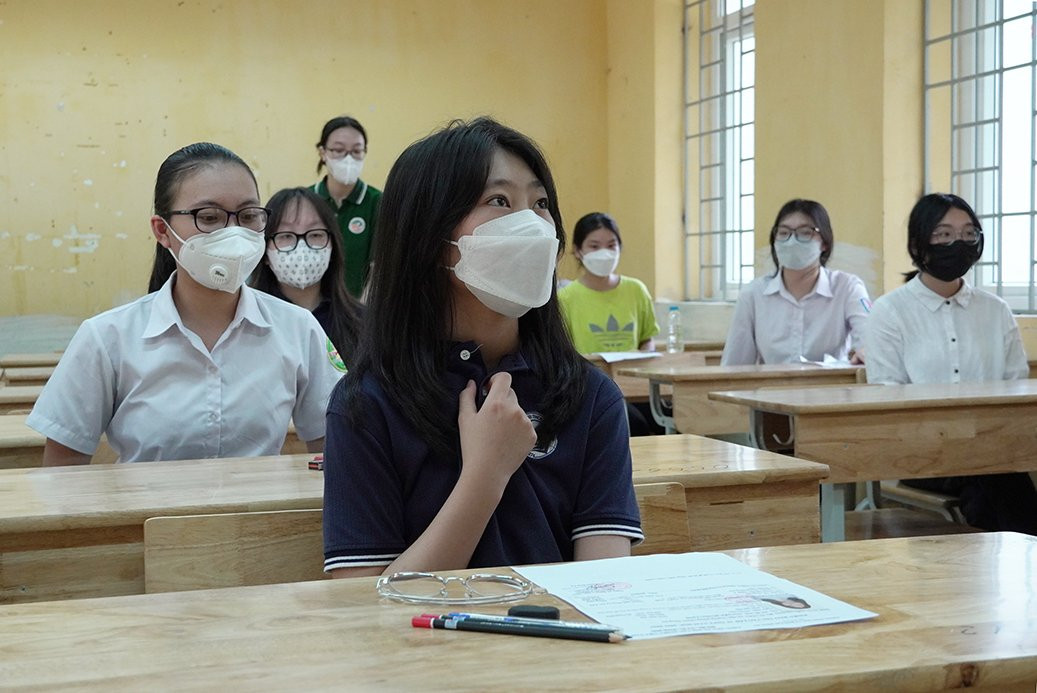 Nhiều thí sinh tự tin cho biết, dễ dàng đạt điểm 9 môn tiếng Anh khi đề dường như không có câu phân loại. Nhiều thí sinh còn thừa rất nhiều thời gian để soát lại bài thi.