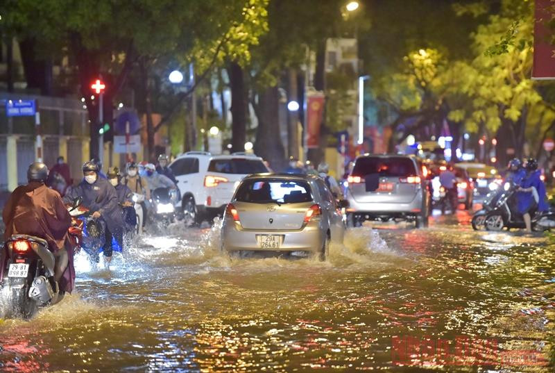 TS. Dao Ngoc Nghiem: Khong the lay canh dong, san van dong lam be chua chong ngap cho Ha Noi-Hinh-2