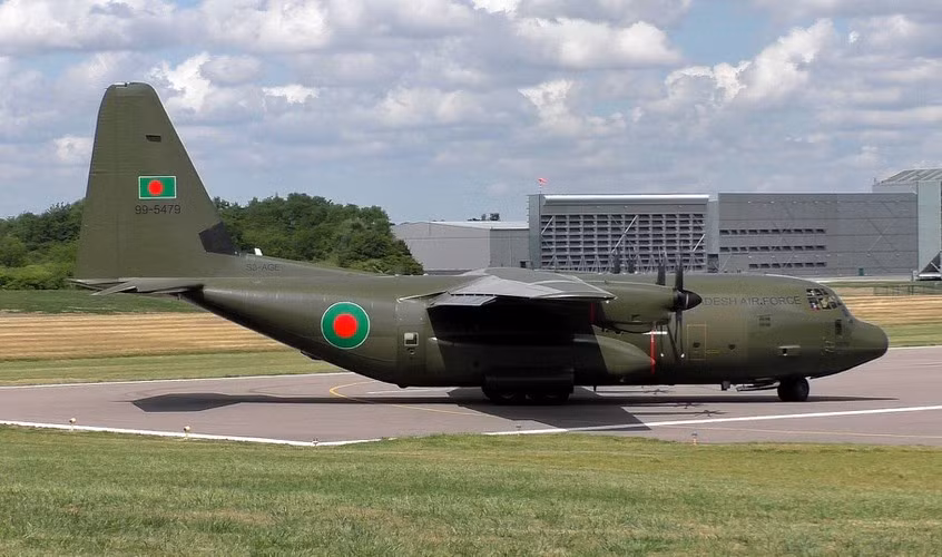 Phiên bản C-130J Super Hercules là mẫu sản xuất hiện tại của C-130 và phi đội toàn cầu gần đây đã vượt qua 2 triệu giờ bay. 20 quốc gia trên thế giới đã chọn C-130J để hỗ trợ các nhu cầu không vận chiến thuật.