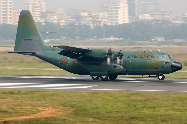 Sau khi tiếp nhận, máy bay sẽ được lắp đặt thiết bị phục vụ sơ tán y tế (MEDEVAC) nhằm cho phép không quân Bangladesh thực hiện tốt hơn vai trò trong lực lượng gìn giữ hòa bình của Liên hợp quốc.