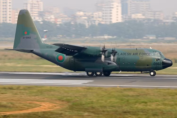 Sau khi tiếp nhận, máy bay sẽ được lắp đặt thiết bị phục vụ sơ tán y tế (MEDEVAC) nhằm cho phép không quân Bangladesh thực hiện tốt hơn vai trò trong lực lượng gìn giữ hòa bình của Liên hợp quốc.