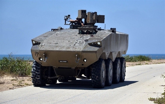 Nhà sản xuất Elbit Systems tiết lộ, Iron Fist được thiết kế để đánh chặn đạn súng phóng lựu, tên lửa chống tăng có điều khiển, đạn xuyên lõm (HEAT), thậm chí cả đạn xuyên giáp động năng (APFSDS) bắn ra từ xe tăng.