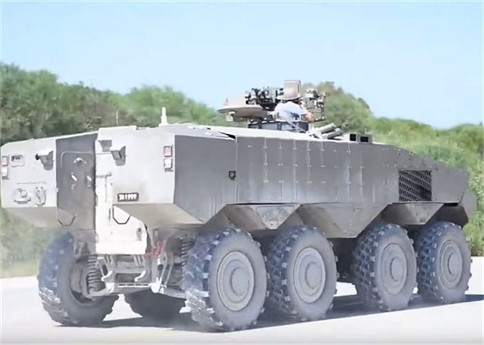 Iron Fist đã được trang bị cho xe bọc thép chở quân hạng nặng Namer từ năm 2009. Sau khi đánh giá hiệu quả của hệ thống APS này, Bộ Quốc phòng Israel mới quyết định trang bị cho xe Eitan.