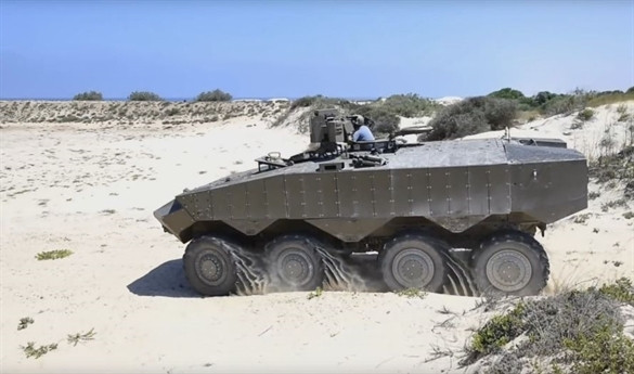 Cảm biến của Iron Fist còn phát hiện được lính bắn tỉa thông qua việc nghe âm thanh phát ra sau khi bắn. Một ưu điểm khác của Iron Fist là việc lắp đặt không ảnh hưởng đến kết cấu hay các hệ thống điện tử bên trong xe.