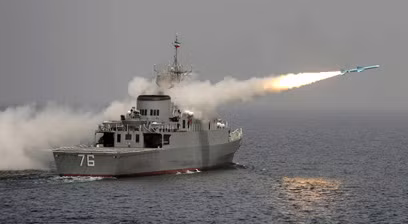 Những tàu chiến hộ vệ tàu sân bay này được trang bị tên lửa hành trình chống hạm tầm xa như Harpoon hoặc Tomahawks; những loại tên lửa này đều hiện đại và có tầm bắn xa hơn đáng kể so với tên lửa chống hạm Noor của Iran.