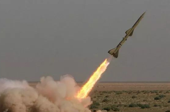 Tên lửa đạn đạo Conqueror-110 là loại tên lửa đạn đạo tầm ngắn, được Iran cải tiến từ tên lửa phòng không S-75 (SA-2) của Liên Xô vào những năm của thập niên 1990; lần thử nghiệm đầu tiên vào năm 2001 và đã thành công. Conqueror-110 có chiều dài 8,86 mét; đường kính 0,61 mét; trọng lượng phóng 3.500 kg; trọng lượng đầu đạn 500 kg và tầm bắn 210 km.