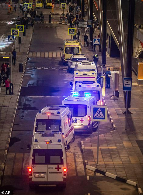 Kinh hoang hien truong may bay cho khach Nga boc chay nhu ngon duoc-Hinh-10