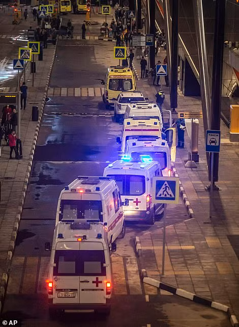 Kinh hoang hien truong may bay cho khach Nga boc chay nhu ngon duoc-Hinh-10