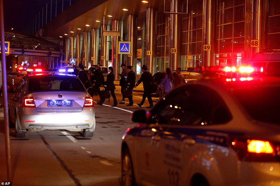 Kinh hoang hien truong may bay cho khach Nga boc chay nhu ngon duoc-Hinh-9