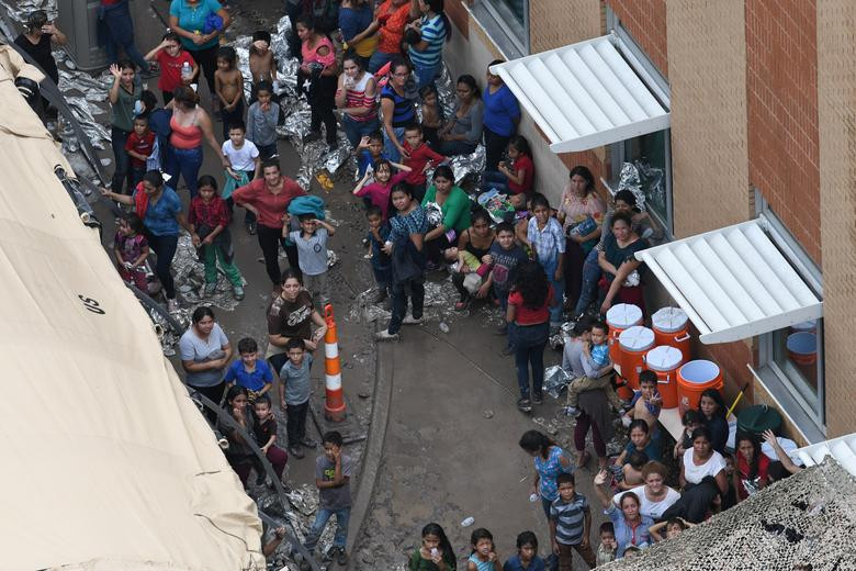 Trong tháng 5/2019, chính phủ liên bang quyết định chi 37 triệu USD để xây dựng thêm 2 cơ sở mới dành cho người nhập cư ở El Poso và Donna, để đối phó với cuộc khủng hoảng.