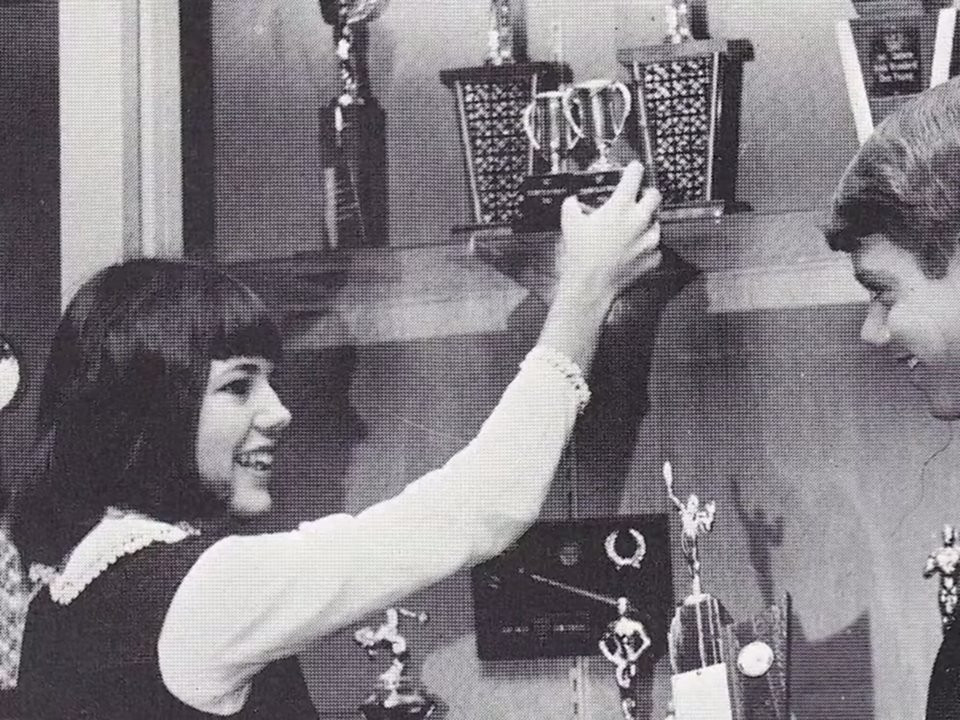 Nữ nghị sĩ Đảng Dân chủ Elizabeth Warren, 69 tuổi, đã công bố quyết định tranh cử Tổng thống Mỹ tại bang nhà Massachusetts vào ngày 9/2/2019. Ảnh chụp bà Warren tại trường trung học Northwest Classen ở thành phố Oklahoma năm 1965.