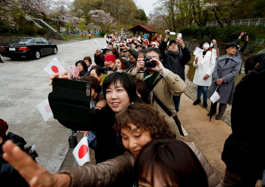 Kinh ngac cu ba 80 la fan “cuong” Hoang gia Nhat Ban-Hinh-7