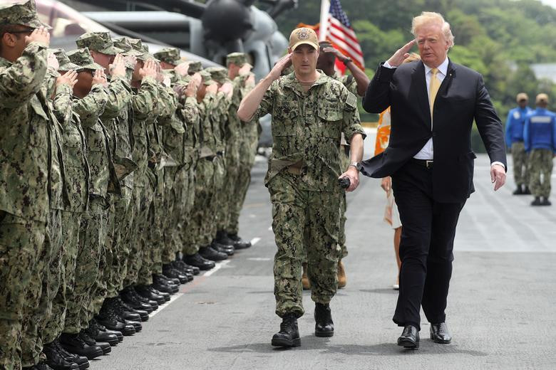 Tổng thống Donald Trump đã có bài phát biểu trước hàng trăm quân nhân Mỹ trên tàu USS Wasp. Ảnh: Reuters.