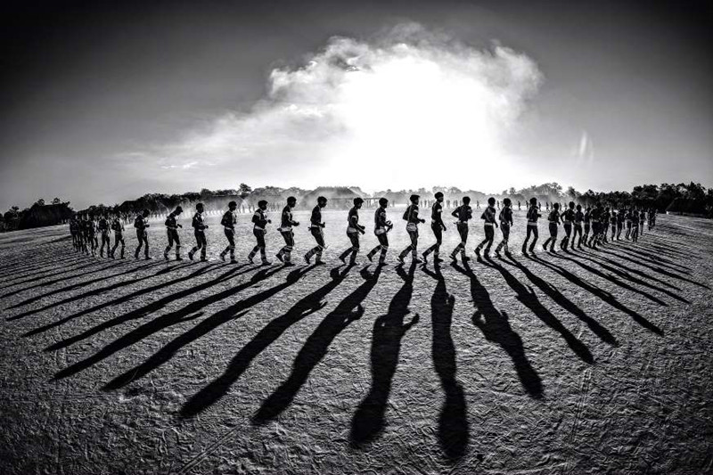 Một nghi lễ của các thổ dân được gọi là Kuarup diễn ra tại Mato Grosso.