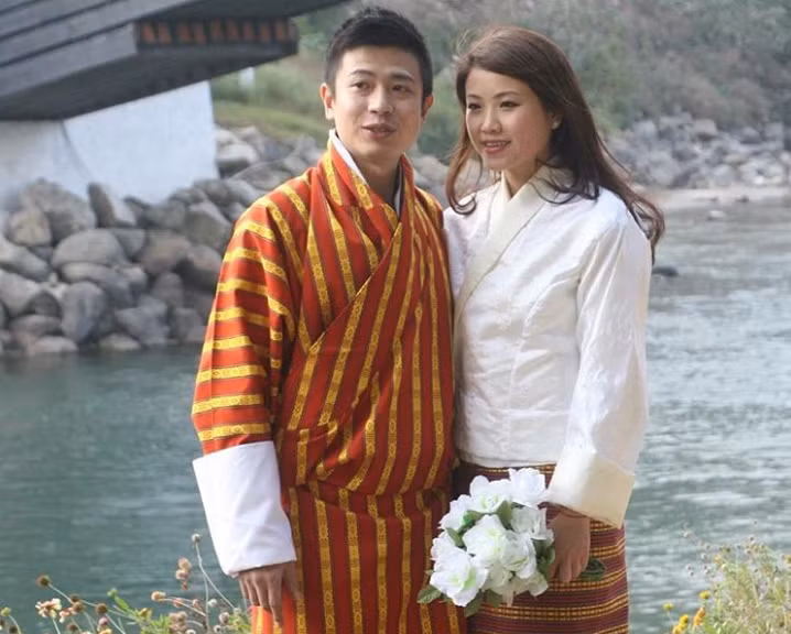 Tại Bhutan, việc kết hôn với người nước ngoài bị cấm. Đám cưới của các cặp đôi được tổ chức theo nghi lễ truyền thống.