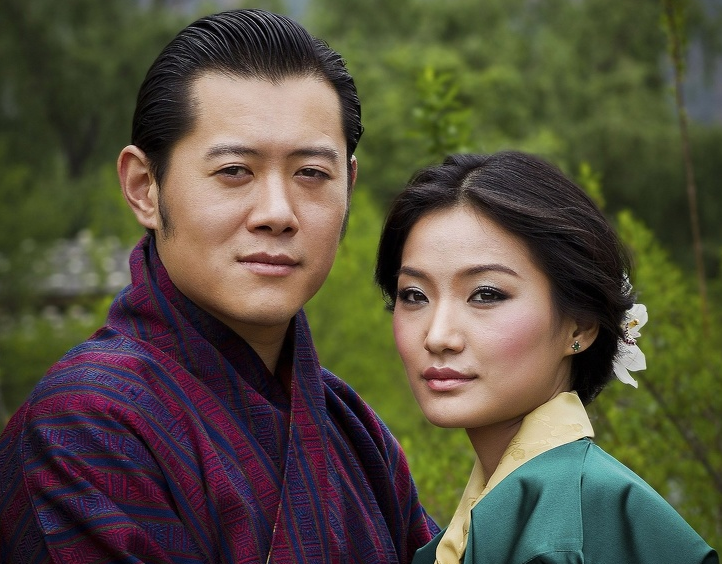 Phụ nữ rất được tôn trọng ở Bhutan. Toàn bộ tài sản như nhà cửa, gia súc, đất đai,...sẽ do con gái cả trong gia đình, chứ không phải con trai, thừa kế.