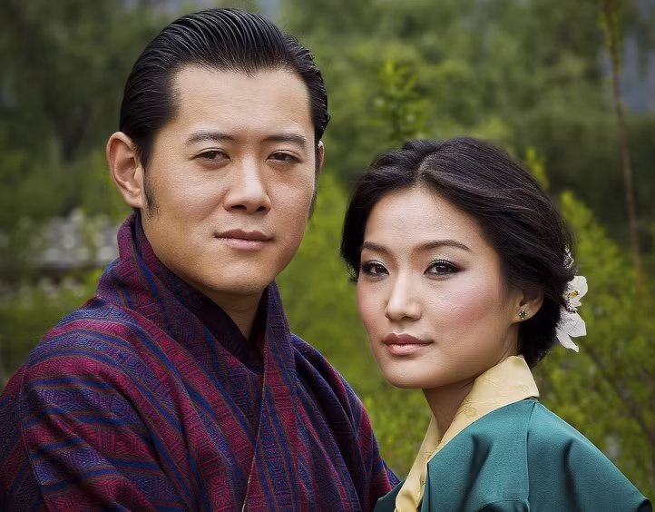 Phụ nữ rất được tôn trọng ở Bhutan. Toàn bộ tài sản như nhà cửa, gia súc, đất đai,...sẽ do con gái cả trong gia đình, chứ không phải con trai, thừa kế.