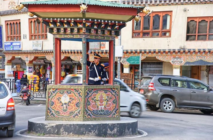 Không có đèn giao thông tại thủ đô của Bhutan và toàn bộ biển báo giao thông đều được vẽ bằng tay.