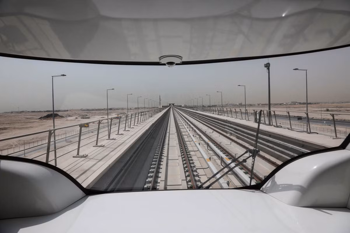 Nguoi dan thu do Qatar thich thu di tau dien ngam dau tien-Hinh-7