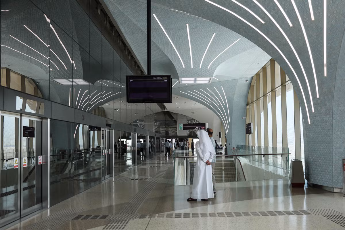 Nguoi dan thu do Qatar thich thu di tau dien ngam dau tien-Hinh-2