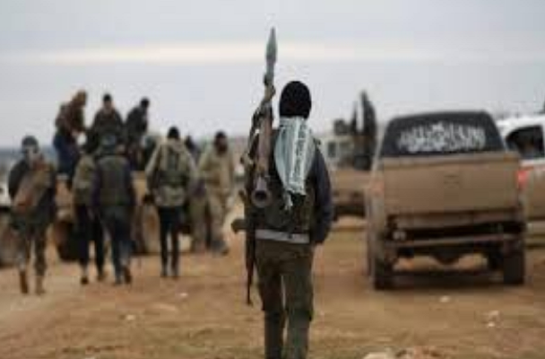 "Ít nhất 80 tay súng khủng bố đã bị tiêu diệt và hàng chục chiến binh khác bị thương trong các cuộc giao tranh dữ dội. Ngoài ra, 12 xe quân sự và xe chở bom của bọn chúng bị phá hủy", nguồn tin quân sự cho hay. Ảnh: AMN.