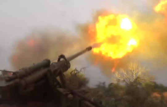 "Đây là lần thứ 2 trong vòng 24 giờ các tay súng phiến quân sử dụng máy bay không người lái để ném bom căn cứ quân sự Hama", AMN đưa tin. Ảnh: AMN.